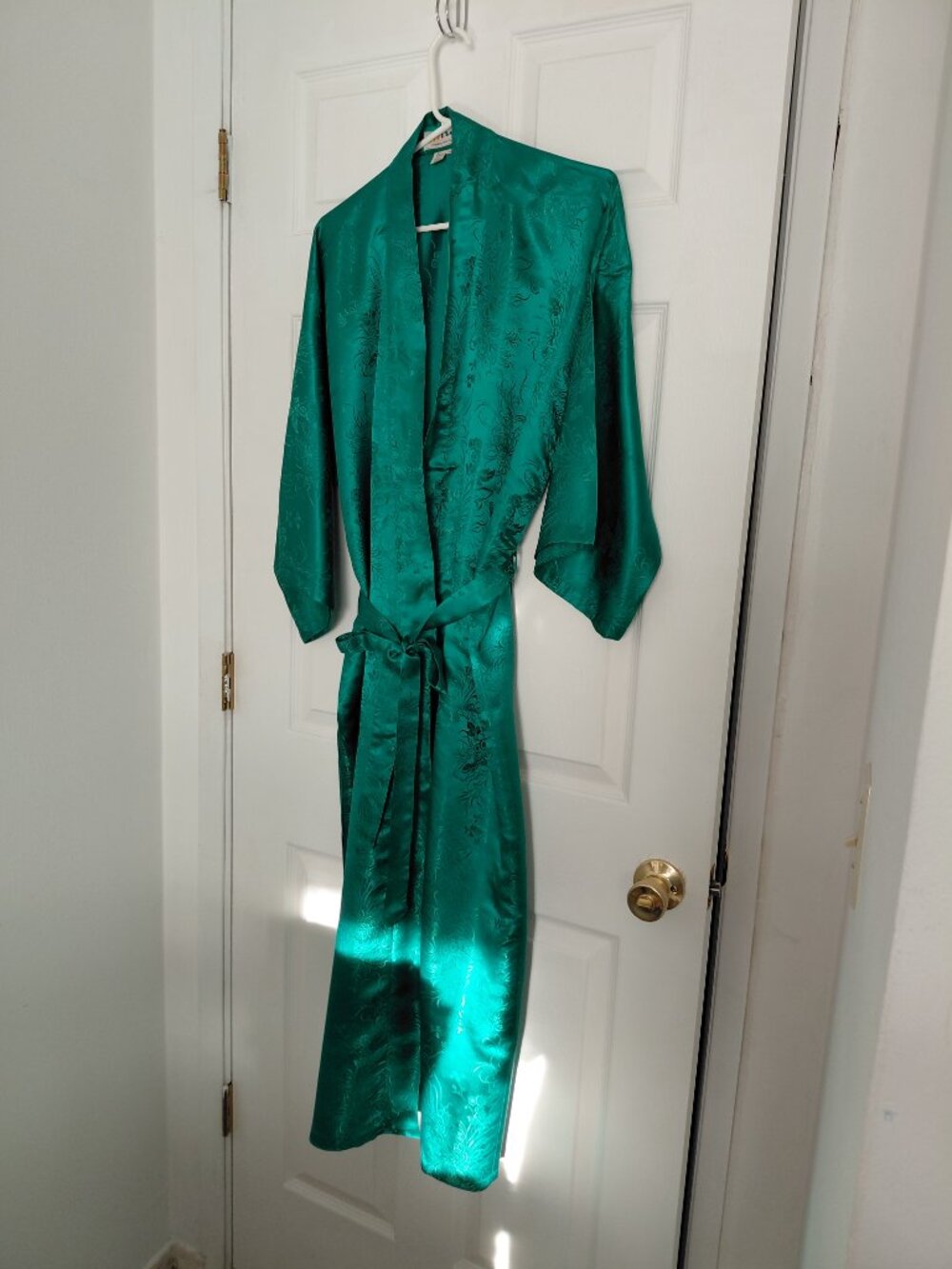 ESME Emerald Green Silk Robe - Picture 4 of 6